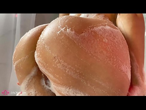 ❤️ Brunette شاور میں شدید orgasm کے لئے وائبریٹر کے ساتھ بلی میں مشت زنی کرتی ہے۔ ☑  فحش میں ur.123sex.ru ☑